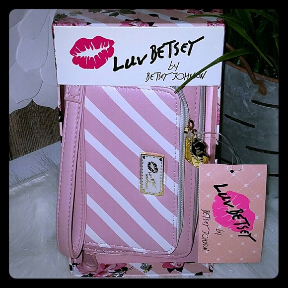 Betsey Johnson Handbags - Betsey Johnson wristlet wallet